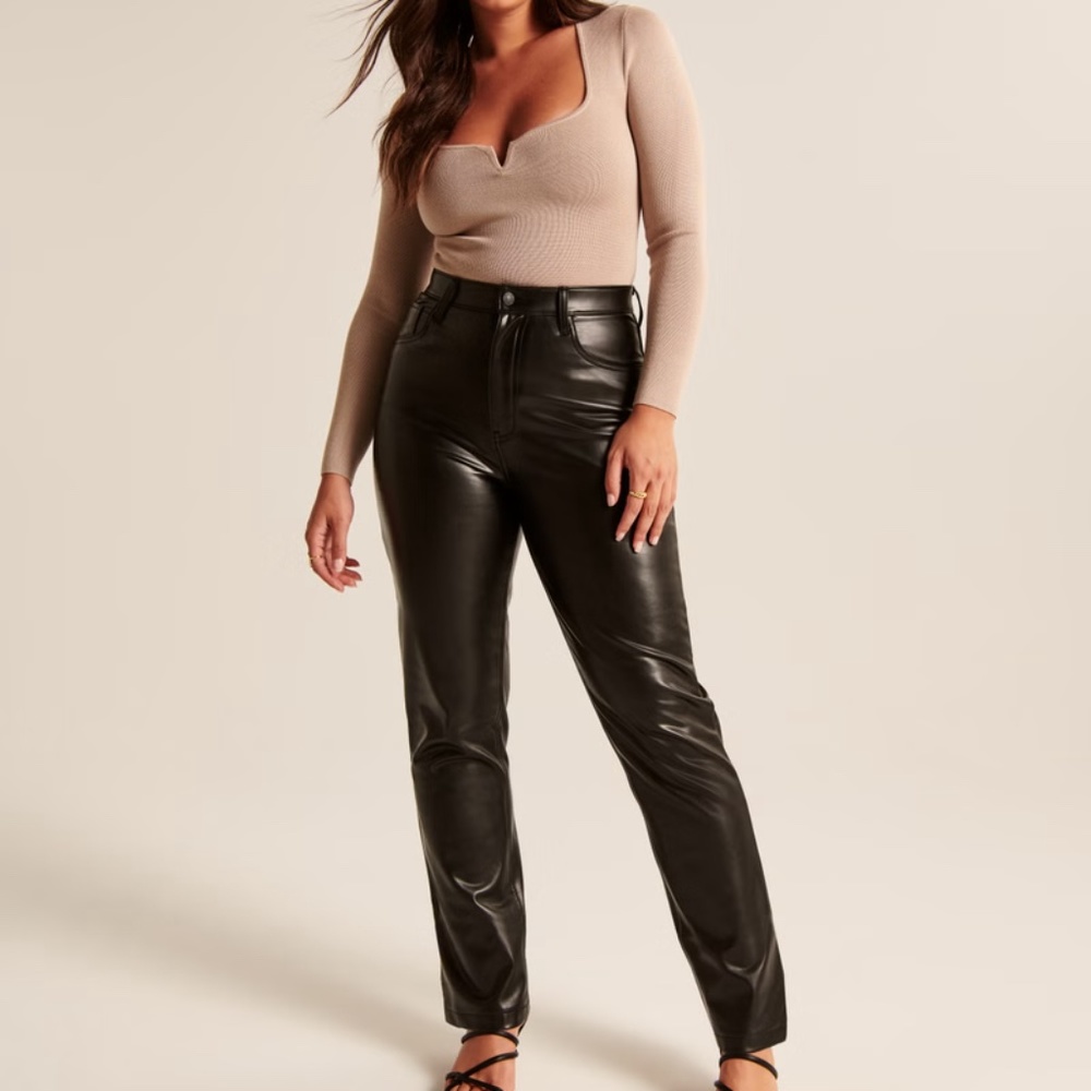 Curve Love Vegan Leather 90s Straight Pant Ultra High Rise